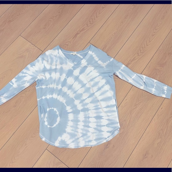 V neck Tie Dye Weekender - Picture 2 of 4